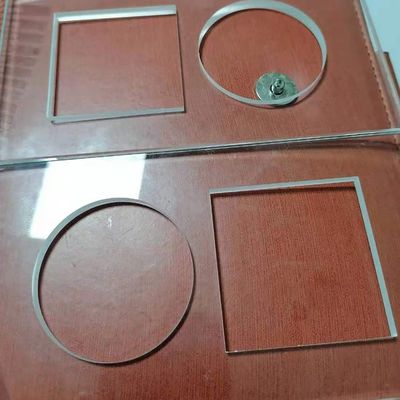 Macchina per la perforazione laser in vetro con apertura minima di 0,3 mm