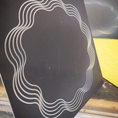 Macchina di levigatura laser a fibra per la scultura di specchi di bagno intelligenti 2022 Ultima invenzione