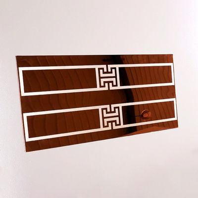 Macchina di incisione laser a fibra ottica a cinque assi per la decorazione di piastre in acciaio inossidabile