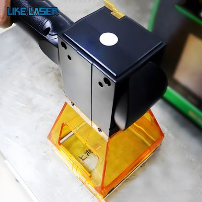 Macchina di marcatura laser a fibra portatile mini 20W 30W 50W per pneumatici in plastica dura metallica
